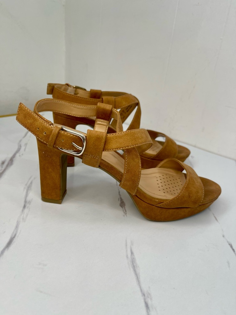 Abella Suede Crisscross Platform Block Heels Sandals in Camel Brown Size 7M - Picture 3 of 9